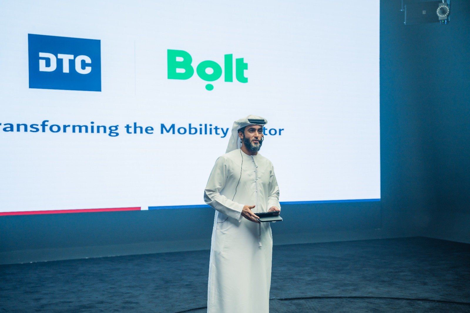 شراكة بين “تاكسي دبي” و “بولت” لإطلاق منصة جديدة للتنقل الإلكتروني في دبي